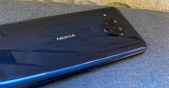 隨拍分享 Nokia5.4小小開箱，夜拍效果很不賴