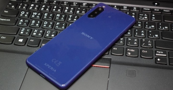 給小孩換索機 Xperia 10 II 開箱