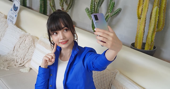 「圍棋女神」黑嘉嘉也愛拍！vivo V21 5G 全新登場