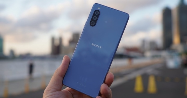 設計美型 防水夜拍機 萬元入手 Xperia 10 III 水漾藍 開箱！