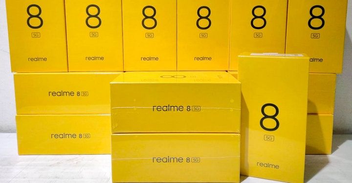 【獨家特賣】最超值三鏡頭大電量手機 realme 8 限時特價 6,999 元！(8/11~8/17)