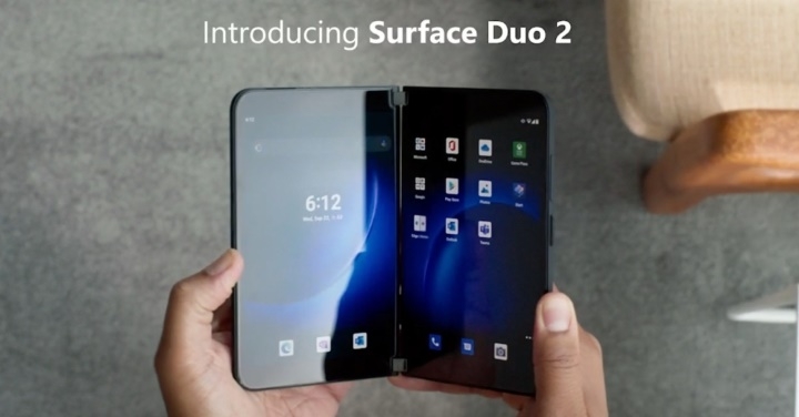 以原本雙螢幕機種設計強化，Surface Duo 2 終於加入 5G 連網與手寫筆功能