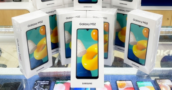 【獨家特賣】超鯊登場 三星 Galaxy M32 入手價 6,090 元 (3/29~4/4)