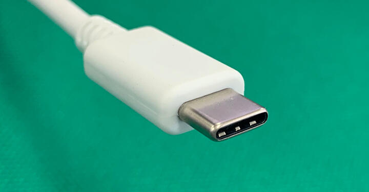 歐洲議會已公告日期，2024 年底手機充電介面強制統一使用 USB Type-C