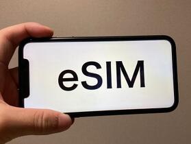 4 月起 eSIM 手機維修可免費換卡，還能每 5 年免費換發一次