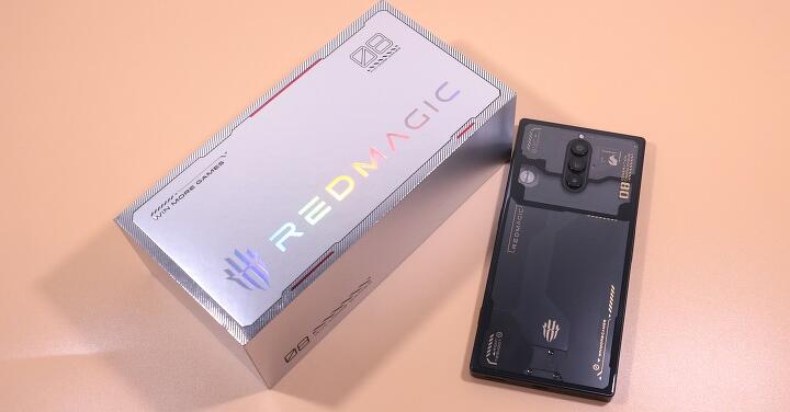 REDMAGIC 紅魔 8 Pro 開箱動手玩：ICE 11 魔冷散熱架構、接近 20 小時的超持久續航，旗艦規格堆好堆滿，市場上最頂規電競手機