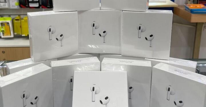 【獨家特賣】蘋果耳機再下殺！AirPods 2/3 超低價 3,590 元起，限時一週超划算！(5/26~6/1)