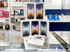 【獨家特賣】蘋果小鋼砲 iPhone SE 3，現貨特價只要 $13,790 起送玻璃保護貼！(9/5~9/11)