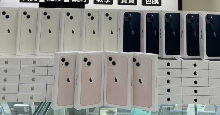 【獨家特賣】iPhone 13 128GB 雙色限時下殺特價 $19,900！ (11/19-11/25)