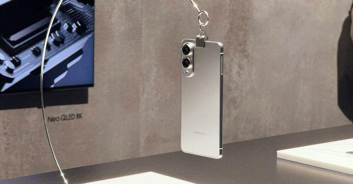 三星 S25 Edge 延用 12MP 前鏡頭