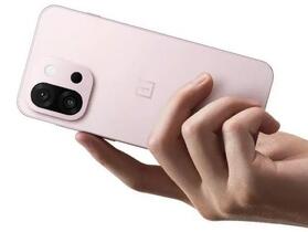 一加正式揭曉小尺寸旗艦手機 OnePlus 13s，搭載可自訂功能的 Plus Key 按鍵、更多 AI 功能