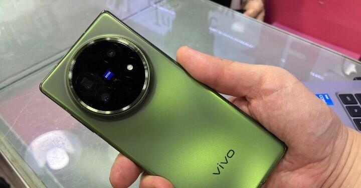 vivo X Fold 5 綠色上手實測