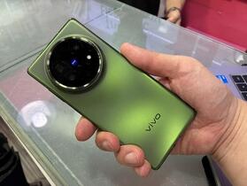 vivo X Fold 5 水貨到港！青松綠新色超吸睛，實拍效果曝光