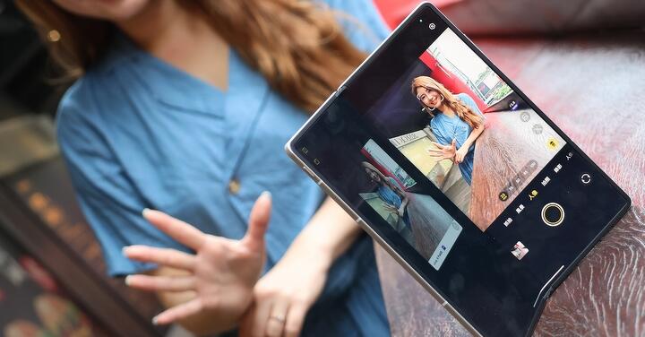 vivo X Fold5 評測：未來，輕巧摺疊入袋