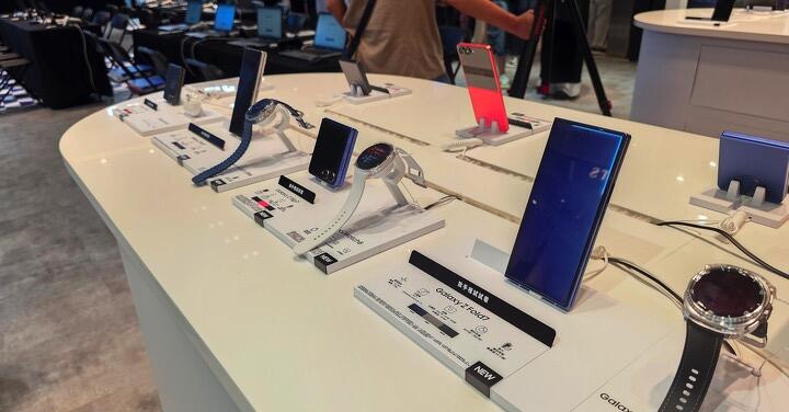 Galaxy Z Fold7｜Z Flip7 預購取機首日 三星旗艦體驗館微風南山門市沉浸式體驗同步登場