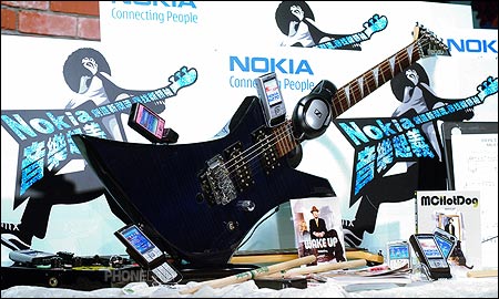 Nokia 音樂比賽砸百萬　6233 同台獻藝