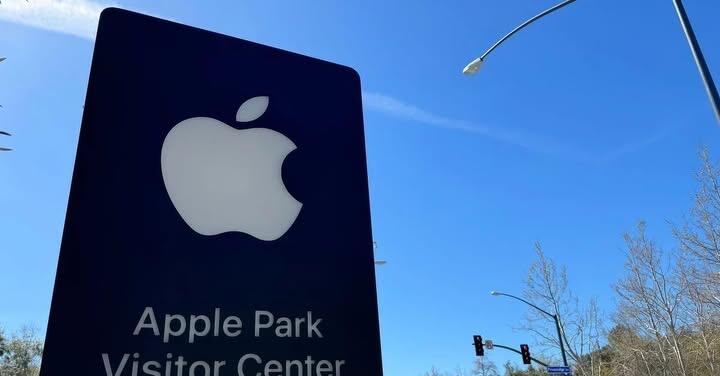 蘋果捲入 AI 版權風波,遭作者提告疑似使用盜版書籍訓練「Apple Intelligence」