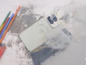 Google Pixel 10 Pro Fold 在破壞測試中發生電池爆裂冒煙