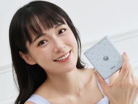 冰藍摺疊的優雅 Moto｜Swarovski razr 60 限定版開箱實測