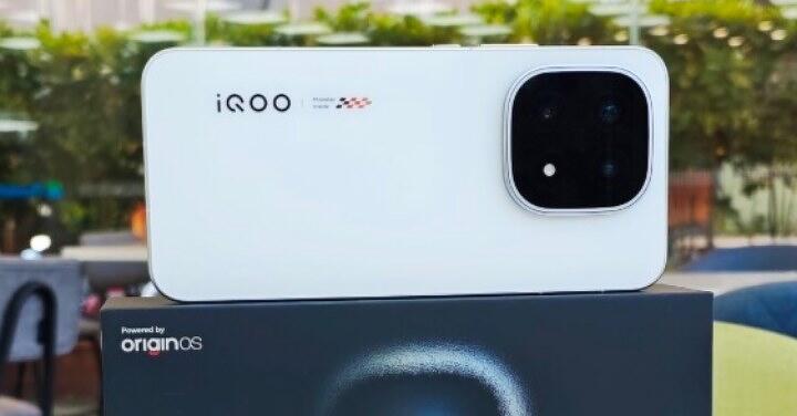 電競定位新機，iQoo 15 外觀、性能、續航、相機、開箱實測