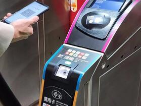 台北捷運 1 / 3 全面開放手機進站、支援 QR Code 與信用卡感應，但 iPhone 用戶還是「少一味」