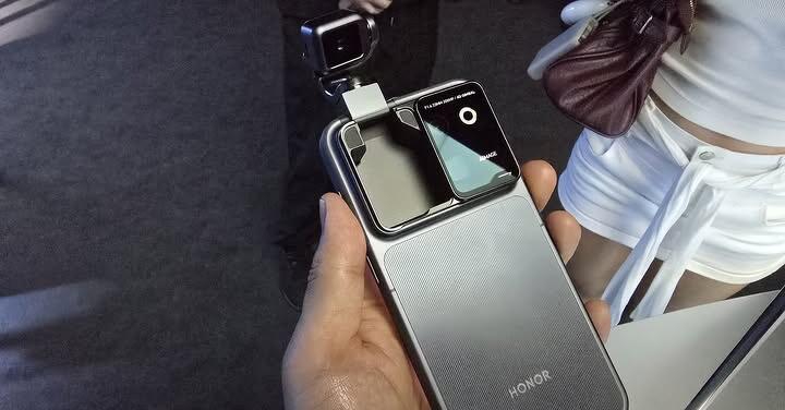 榮耀 Robot Phone 讓手機動起來