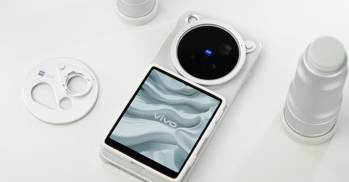 vivo X500 隨拍屏讓自拍更彈性
