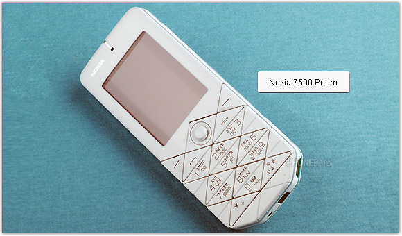 獨領風騷！　Nokia 7500 Prism 純白夢幻實測