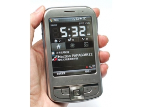 ASUS P550 歐版寫真：GPS + 3.5 吋大螢幕　