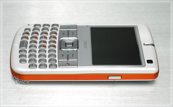 超輕薄、靚有型　ASUS M530w 智慧酷手機