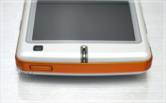 超輕薄、靚有型　ASUS M530w 智慧酷手機