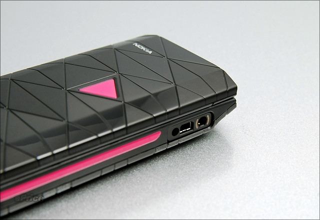 Nokia 7070 Prism 菱巧美人機　扮時尚不花錢