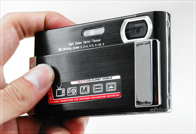 雙面仿冒之最　「偽」SONY T700 黑手機