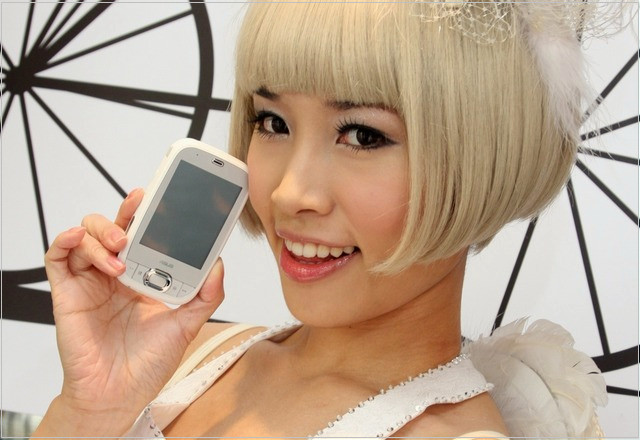 不景氣更要拚！　2008 資訊月手機促銷特報