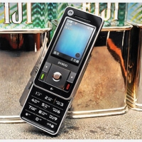 MOTO ZN300 金屬滑蓋　影音價 6,990 元