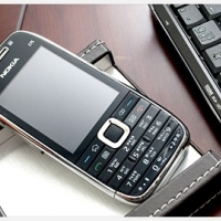 訊息快手 Nokia E75 效率高人一等