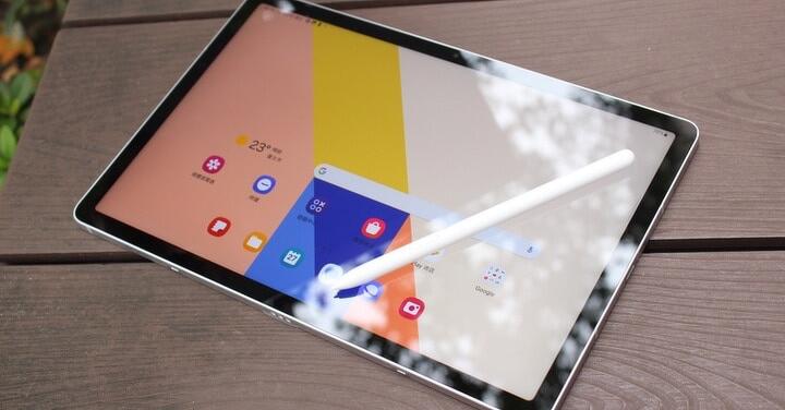 附送 S Pen 更好玩、IP68 防水安心用  Samsung Tab S9 FE