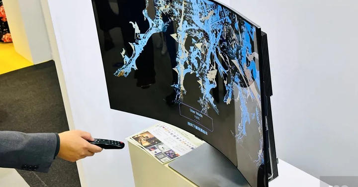 LG 在台展示可調式 42 吋曲面 OLED 電視、全球最大 97 吋 OLED 電視