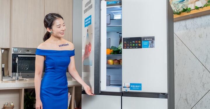 會說話的 AI 冰箱!Bespoke AI Hybrid 四門旗艦冰箱正式登台